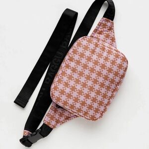 BAGGU Puffy Fanny Pack - Rose Pixel Gingham NWT✨
